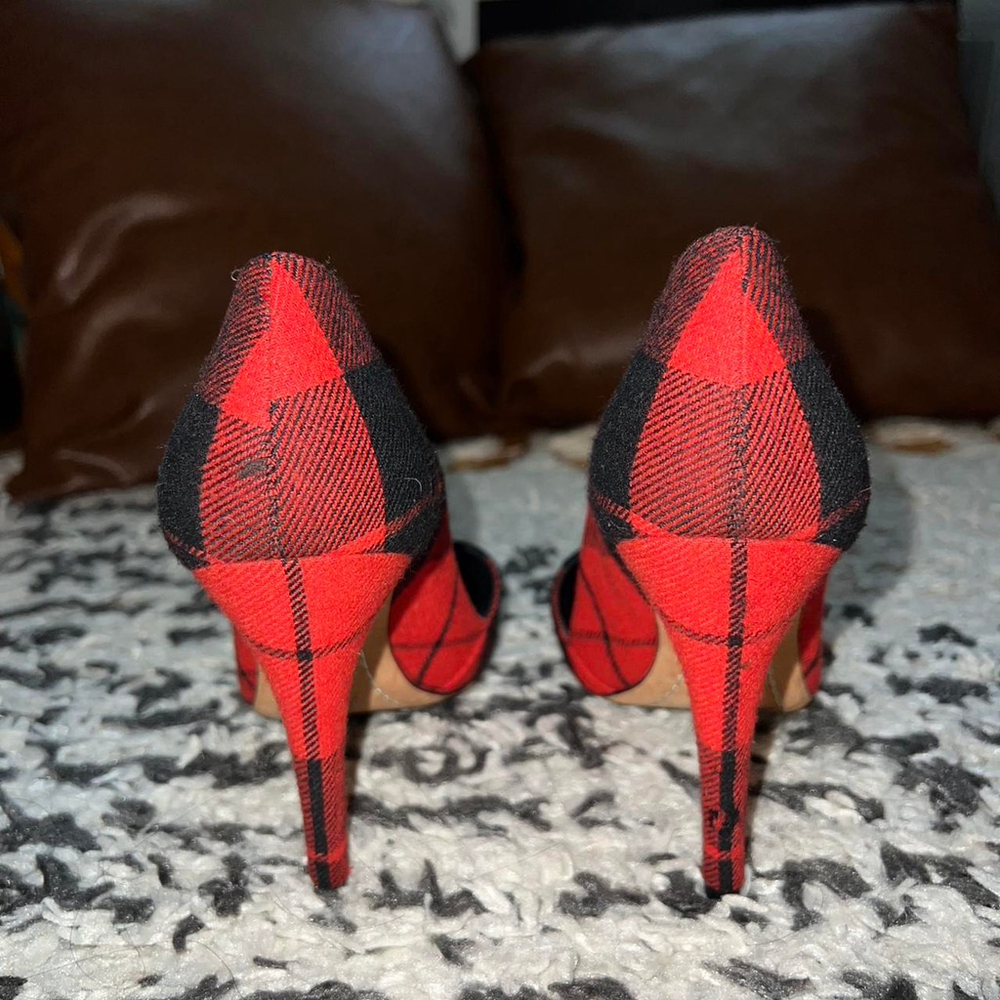 Alice + Olivia Red & Black Plaid Pumps - Size 37.5 - Picture 6 of 7